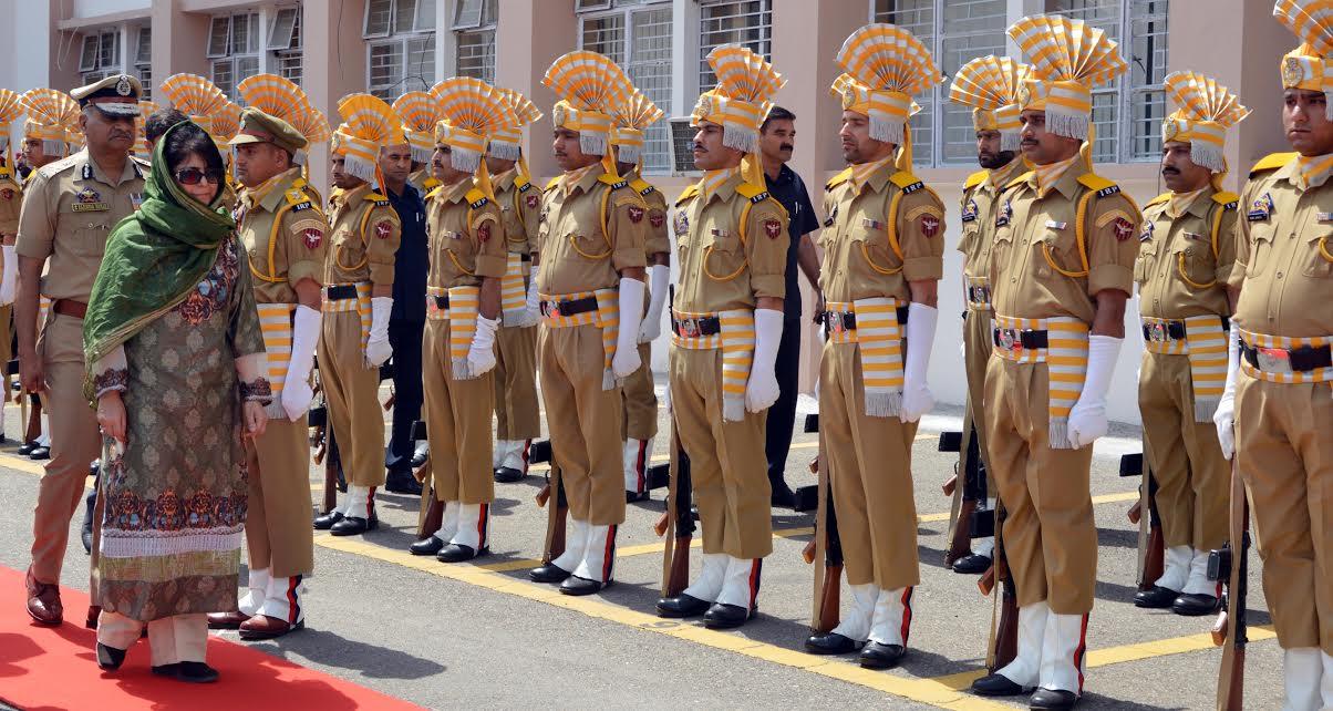 CM arrives to rousing reception at Civil Secretariat